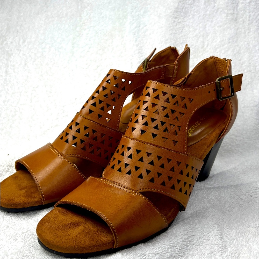 Easy Street Women's Brown Sandals